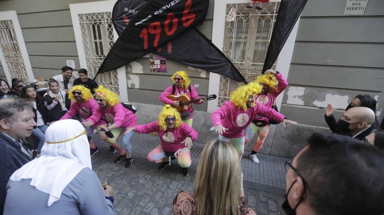 Fotos: Ambiente de Martes de Carnaval en Cádiz