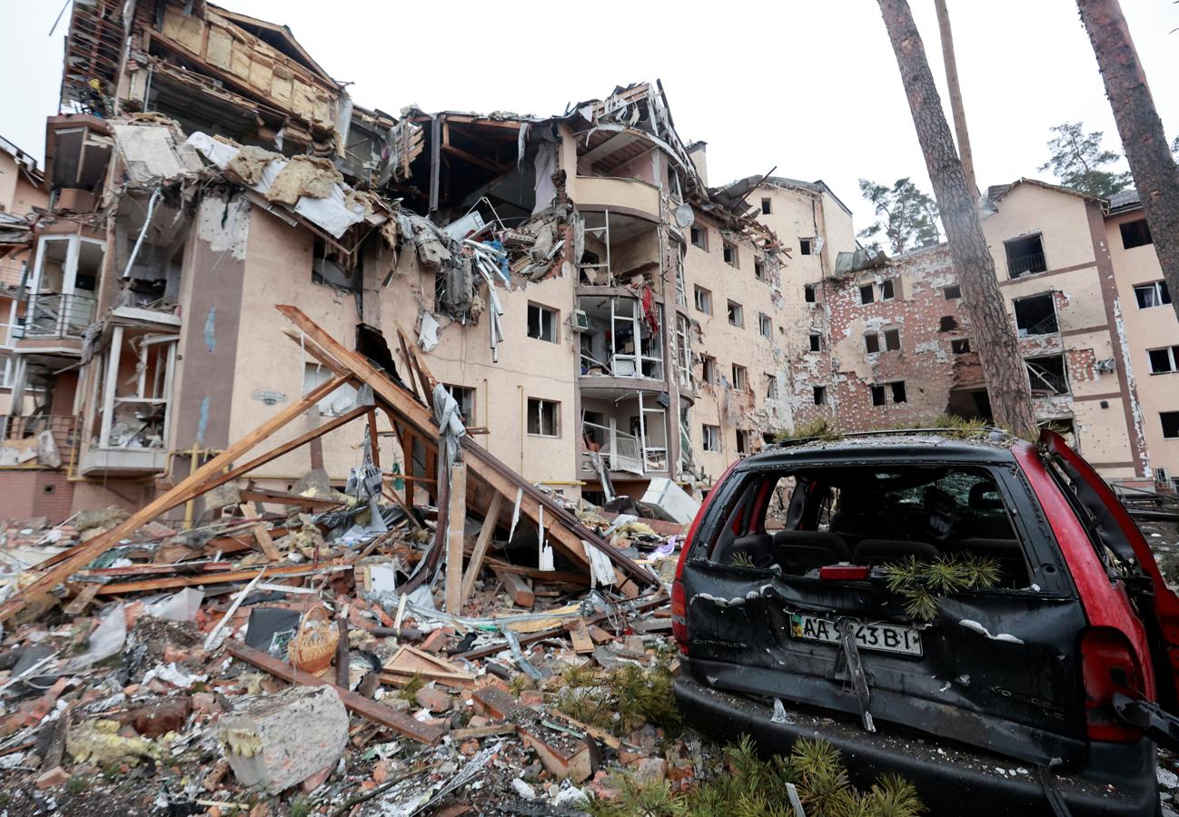 Un edificio de viviendas destruido por un bombardeo en Irpin, en la región de Kiev. 