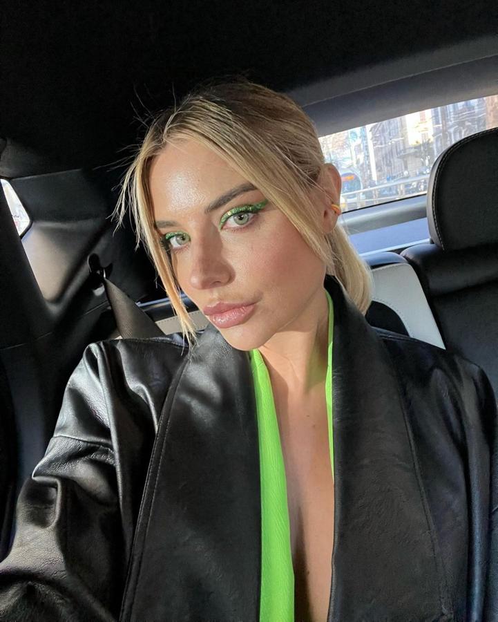 Mechones delanteros - Peinados del año 2000 que triunfan hoy. Ya sea con la raya en el medio o a un lado, no fallan. Un imprescindible de aquella época que se ha apoderado de las coletas y demás recogidos y que se pueden llevar o completamente lisos o con la forma ligeramente redondeada (ahucada con un cepillo ancho).