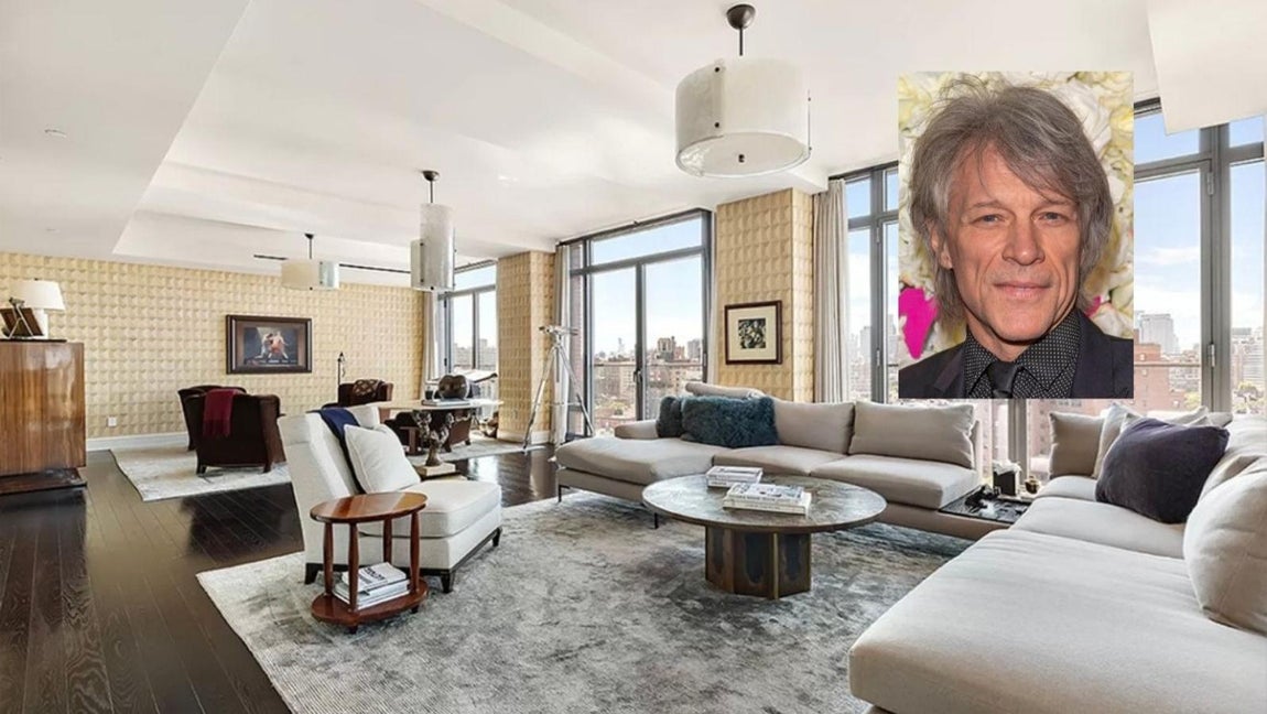 El exclusivo piso que Bon Jovi vende en Nueva York por 20 millones. Bon Jovi ha decidido mudarse al otro lado de los Estados Unidos, concretamente a una majestuosa mansión de la Costa Oeste, en Palm Beach. Por este motivo ha decidido ir vendiendo poco a poco algunas de las propiedades a las que ya no acude con tanta asiduidad, como por ejemplo este piso en Manhattan, para el que pide 20 millones de dólares.