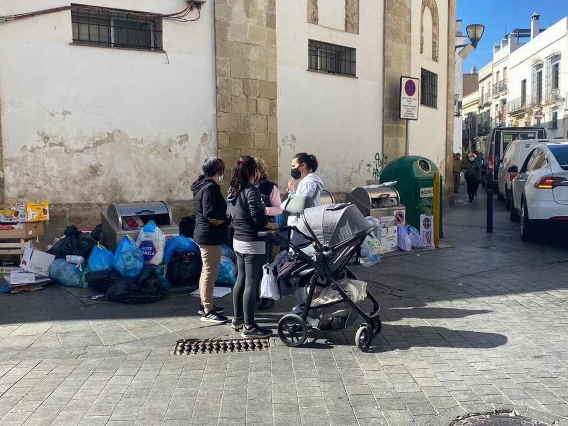 Fotos: El Puerto, lleno de basura tras siete días de huelga