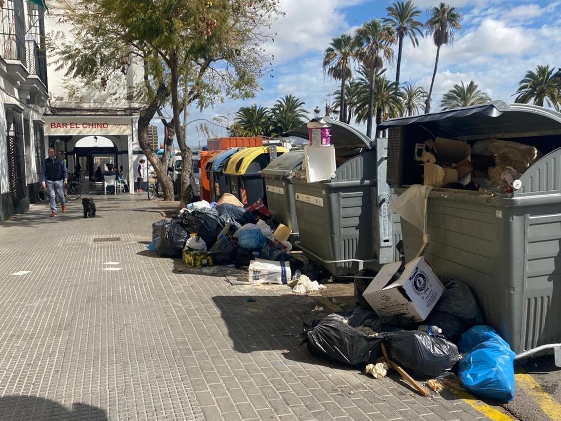 Fotos: El Puerto, lleno de basura tras siete días de huelga