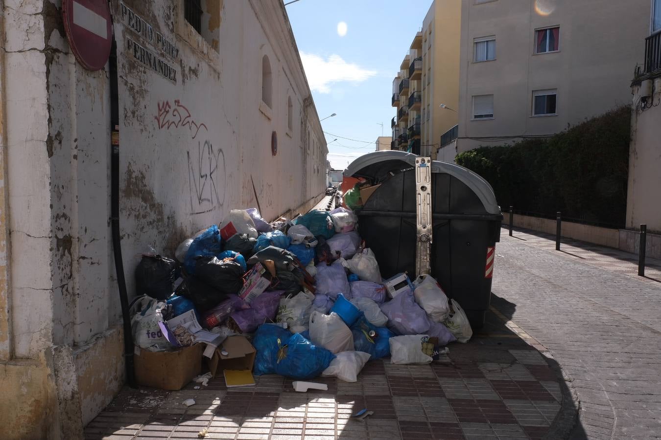 El Puerto encara el fin de semana inmerso en la huelga indefinida de limpieza