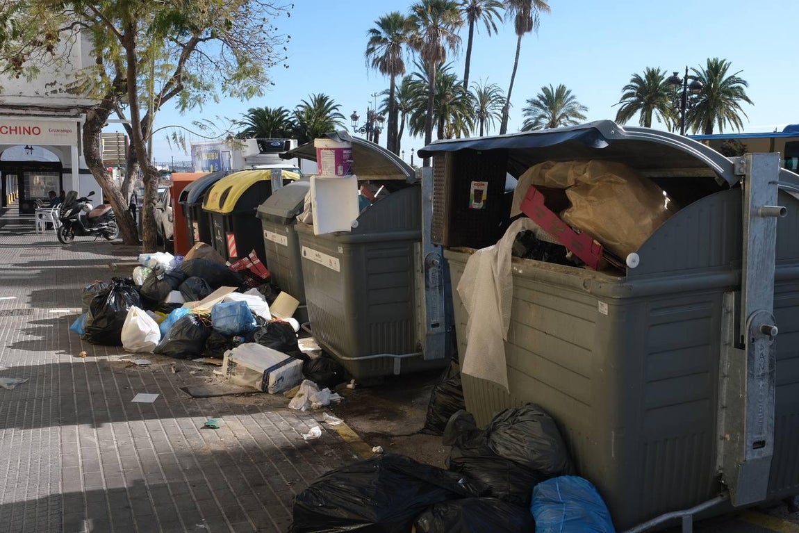 Fotos: El Puerto, lleno de basura tras siete días de huelga