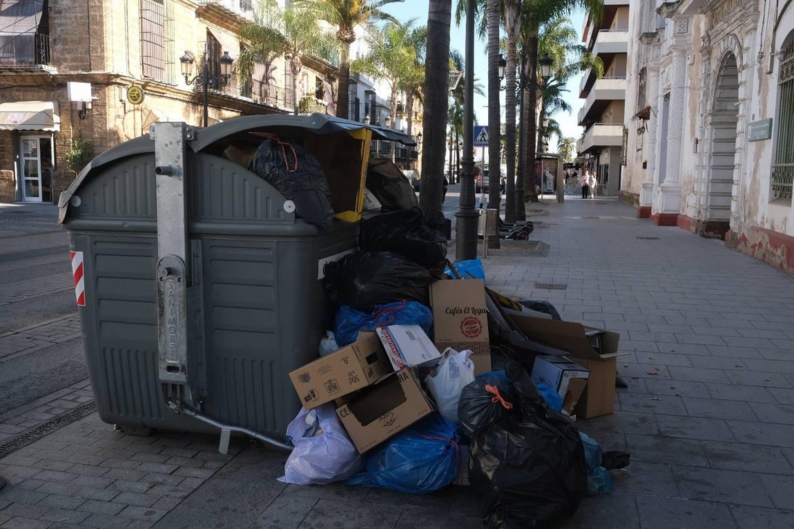Fotos: El Puerto, lleno de basura tras siete días de huelga