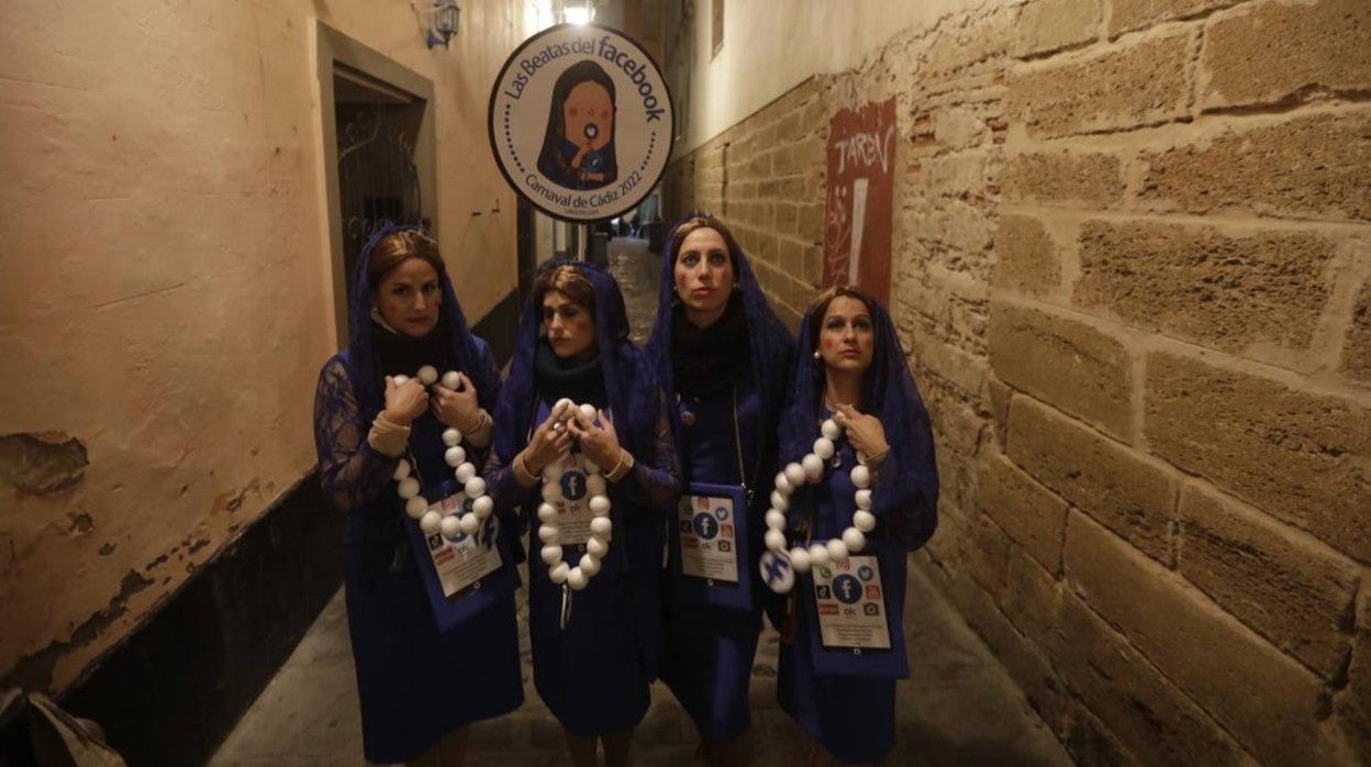 FOTOS del viernes de Carnaval: el principio del final ‘no oficial’ en Cádiz