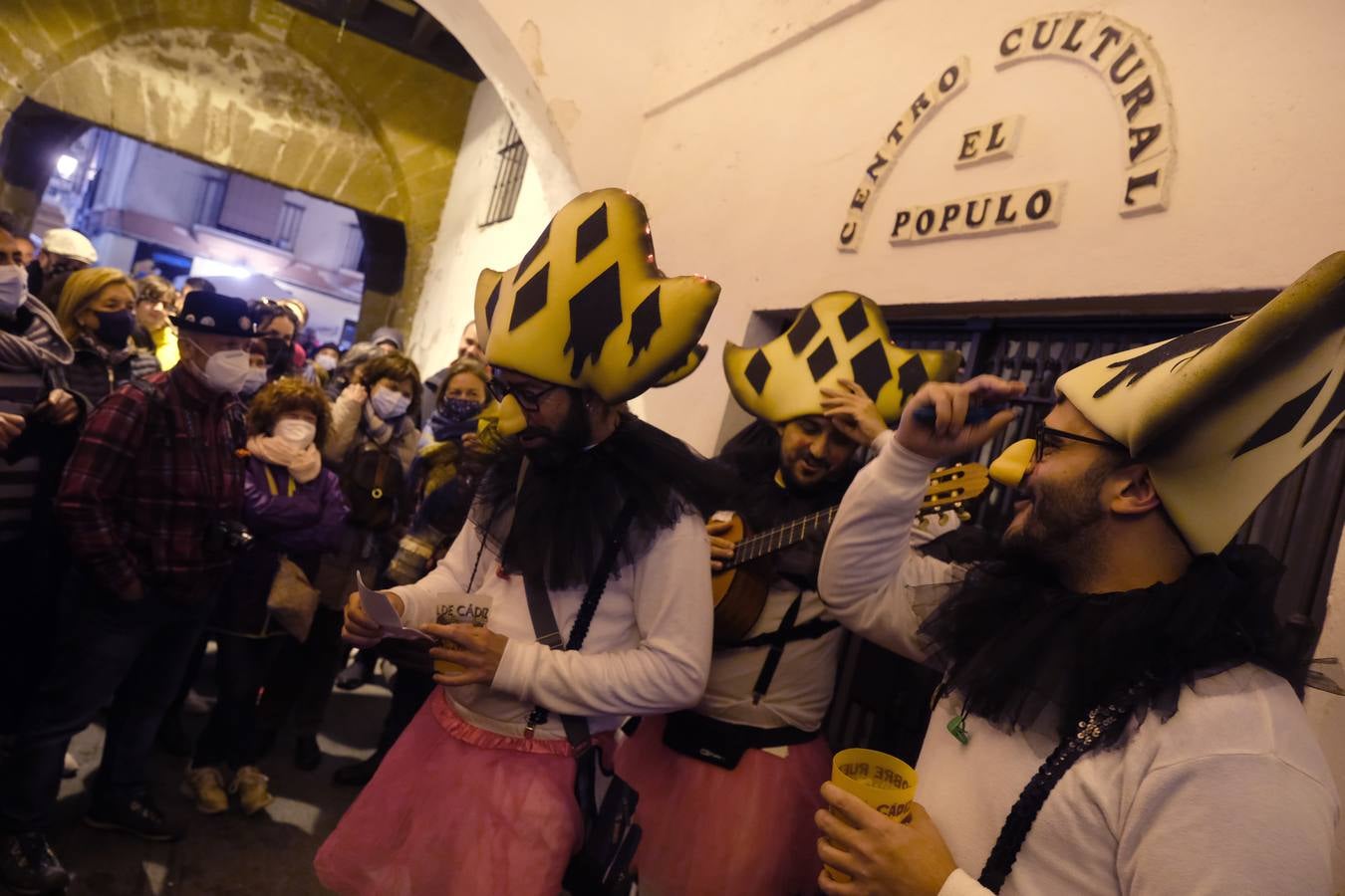 Fotos: Ambiente de jueves de Carnaval en Cádiz