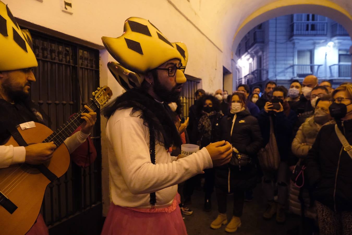 Fotos: Ambiente de jueves de Carnaval en Cádiz