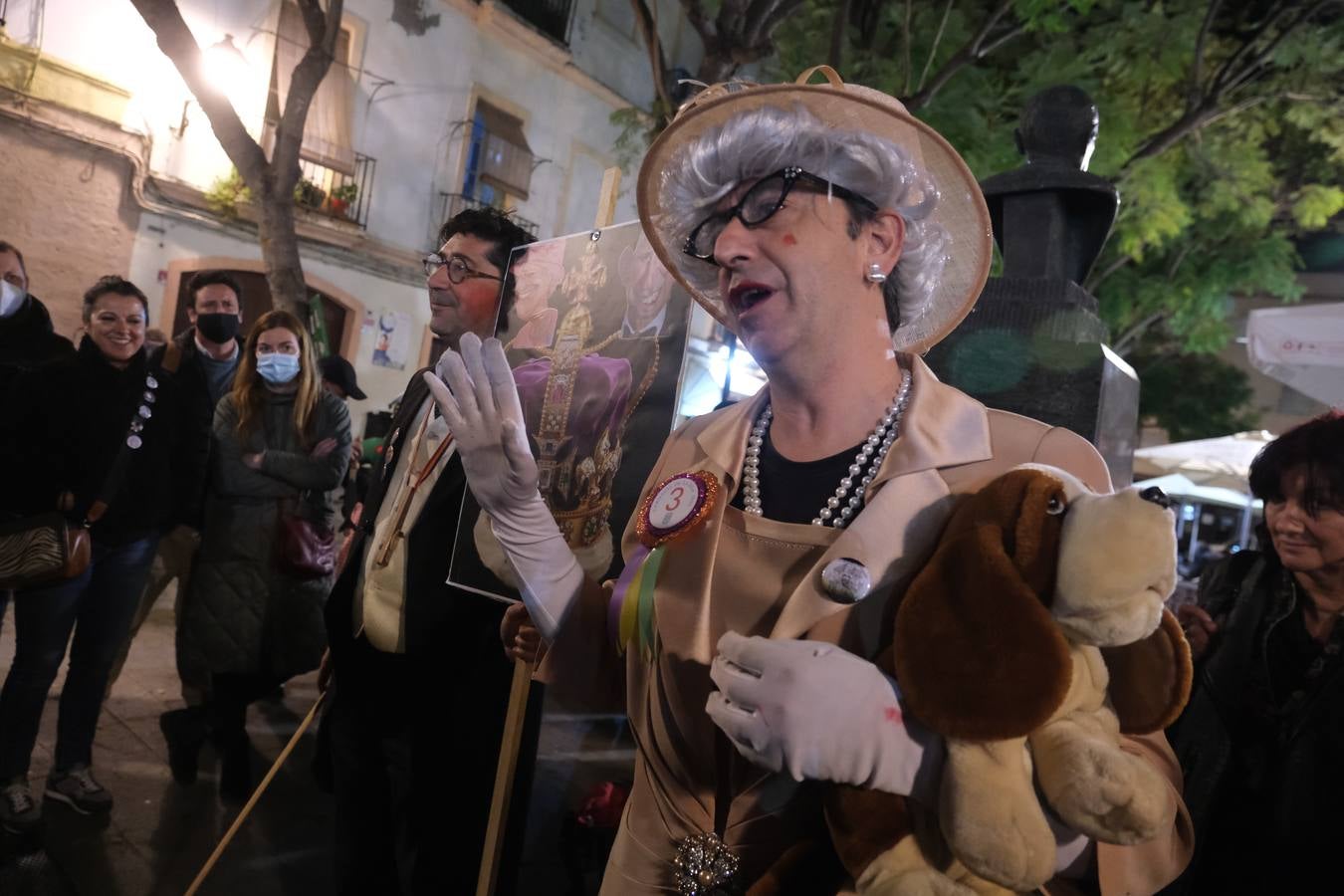 Fotos: Ambiente de jueves de Carnaval en Cádiz