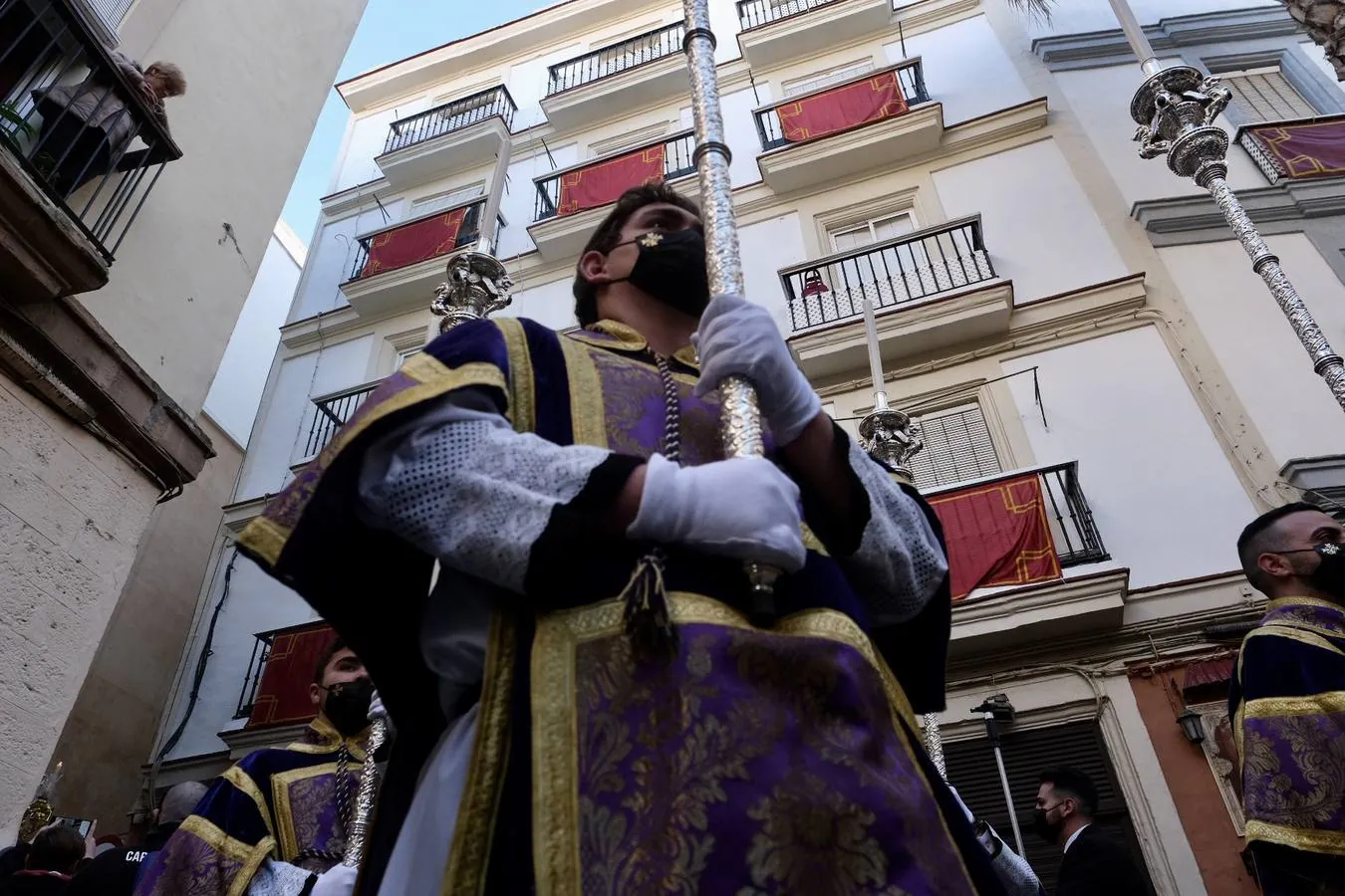 FOTOS:Traslado del Señor de la Sentencia hasta la Catedral para presidir el Vía Crucis oficial de Hermandades de Cádiz