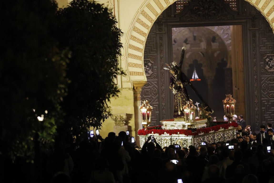 En imágenes, el Vía Crucis del Calvario en Córdoba (II)
