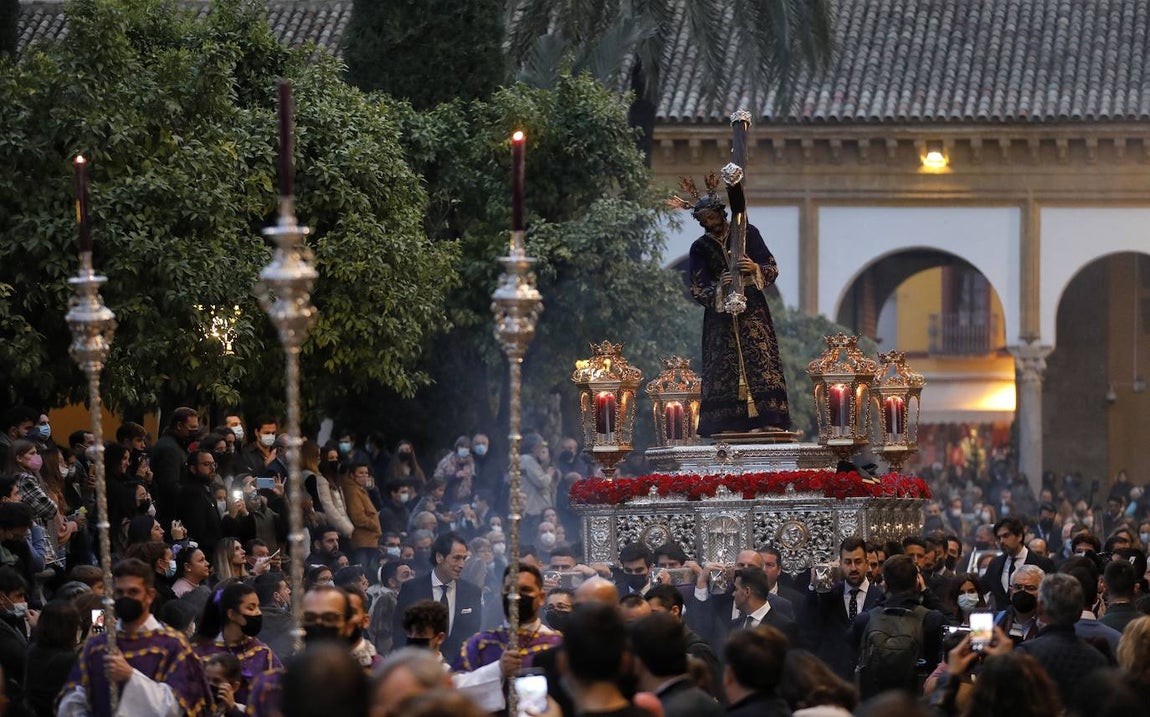 En imágenes, el Vía Crucis del Calvario en Córdoba (II)