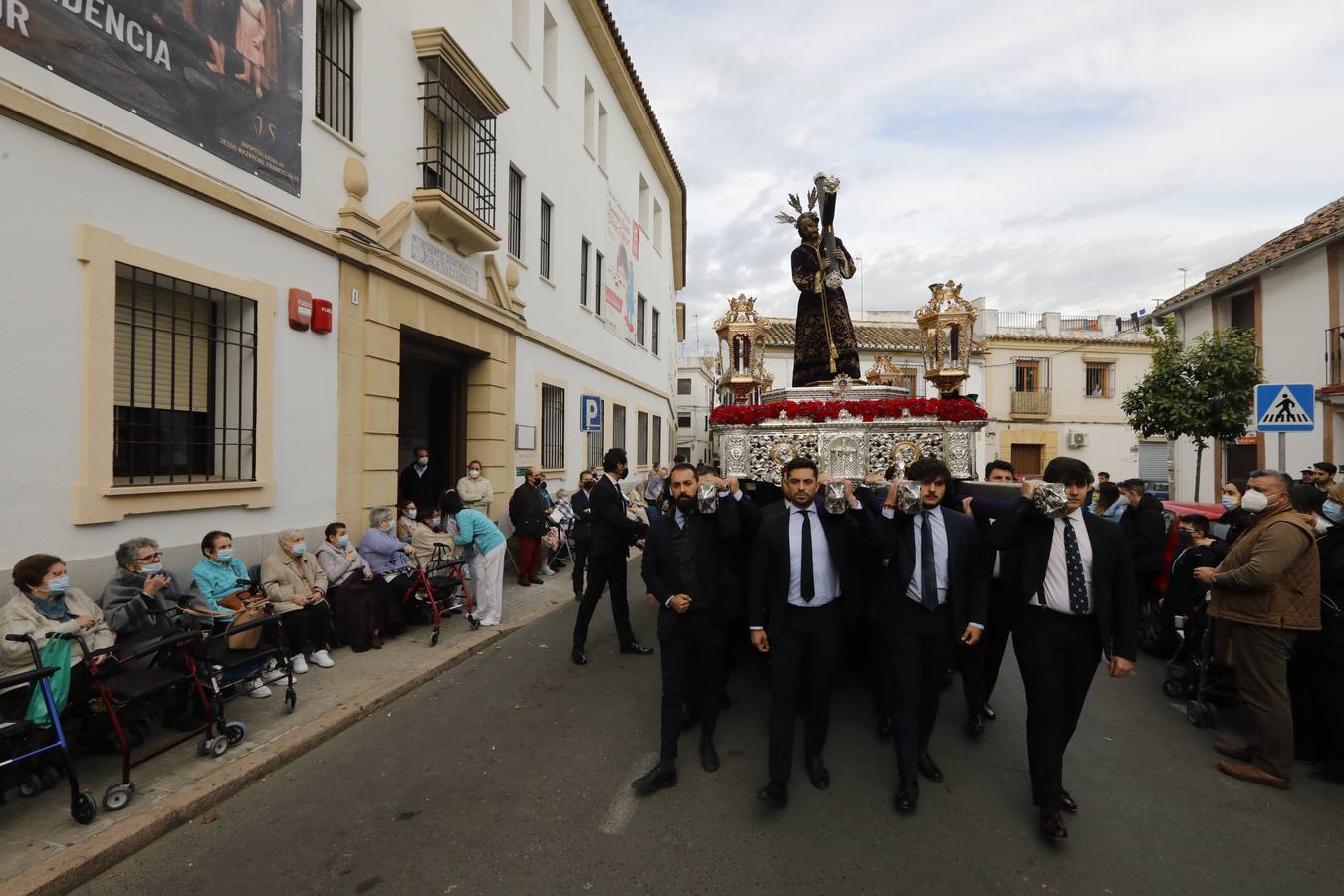 En imágenes, el Vía Crucis del Calvario en Córdoba (I)