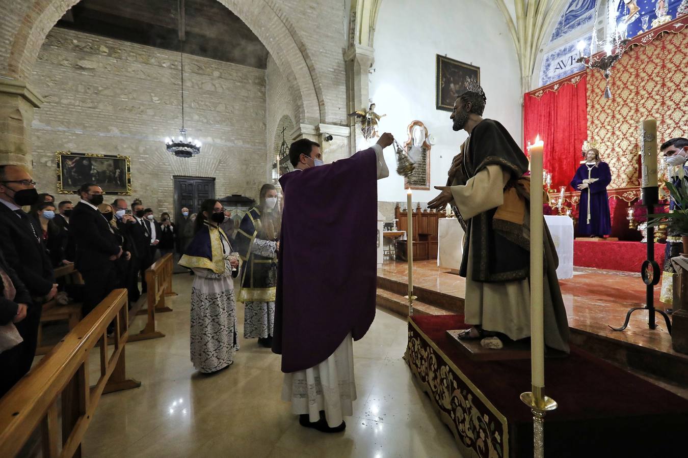 La bendición de una imagen de San Pedro para el misterio de la Bondad