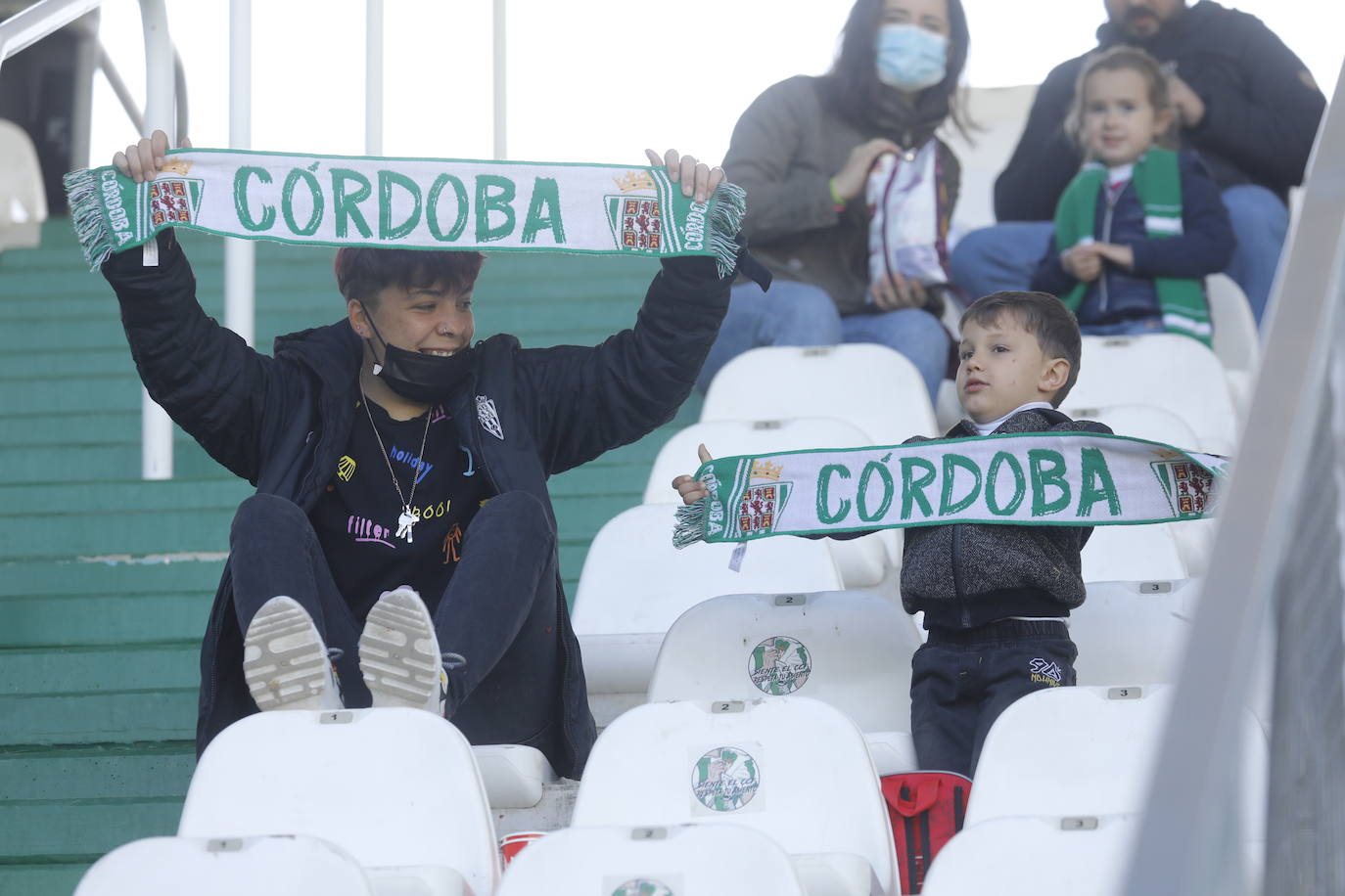 El excelente ambiente en el Córdoba CF - CD Mensajero, en imágenes