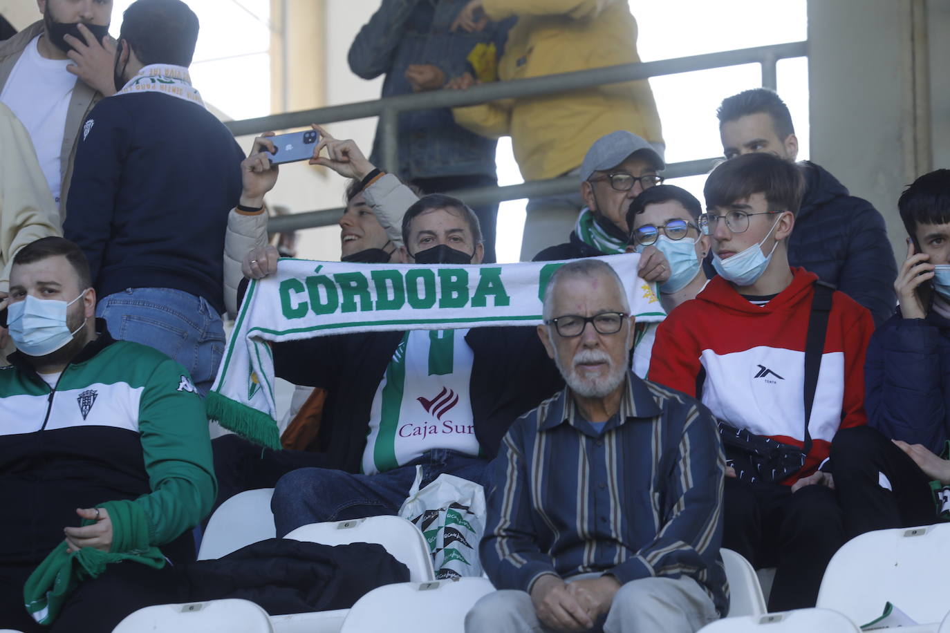 El excelente ambiente en el Córdoba CF - CD Mensajero, en imágenes