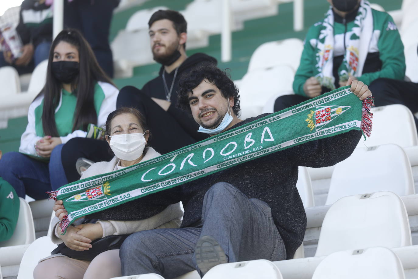 El excelente ambiente en el Córdoba CF - CD Mensajero, en imágenes