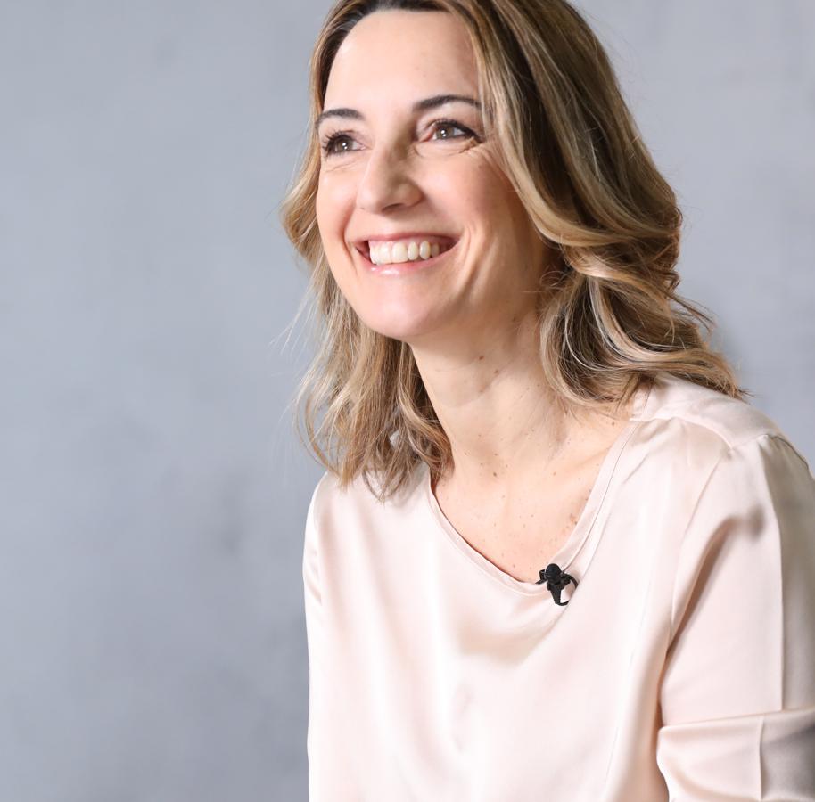 Patricia Ramírez: con @patri_psicologa nos hemos hecho fuertes. Psicóloga, conferenciante y escritora. Sus obras 'Cuenta contigo', 'Si salieras a vivir...', 'Así lideras, así compites', 'Educar son serenidad', 'Estrena optimismo' o 'Somos fuerza' son best-seller. Colabora en ABC Bienestar con su blog '<a href="https://abcblogs.abc.es/patricia-ramirez-psicologia/">El lunes empiezo' </a>donde aporta algunas de las claves para mejorar el bienestar emocional, físico y mental. En su última entrevista con ABC BIenestar incidió en la importancia de <a href="https://www.abc.es/bienestar/fitness/abci-ejercicio-antidepresivo-y-ayuda-relajar-sistema-nervioso-202112020102_noticia.html">hacer ejercicio para relajar el sistema nervioso y combatir la ansiedad</a>.