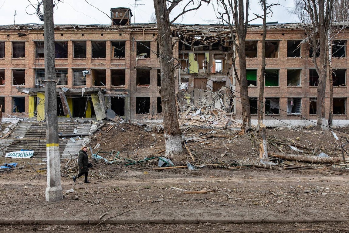 Imagen de un colegio de la ciudad ucraniana de Vasilkov destruido tras los ataques. 