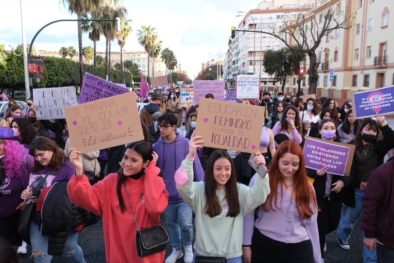 FOTOS: Marcha por el 8M en Cádiz