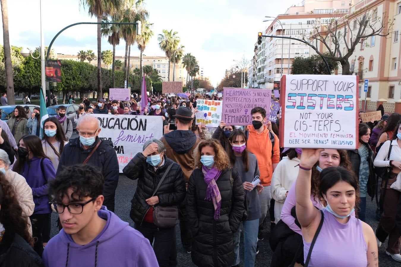 FOTOS: Marcha por el 8M en Cádiz