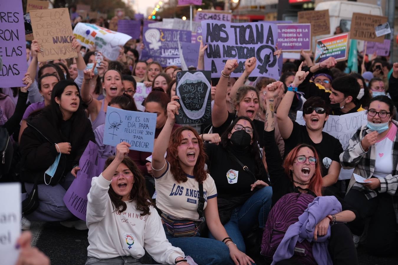 FOTOS: Marcha por el 8M en Cádiz