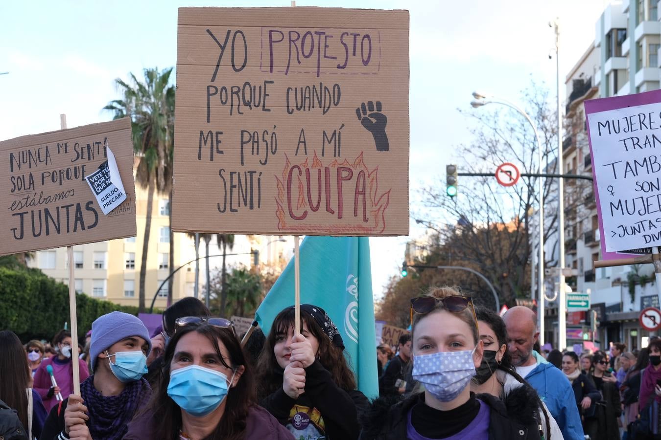 FOTOS: Marcha por el 8M en Cádiz