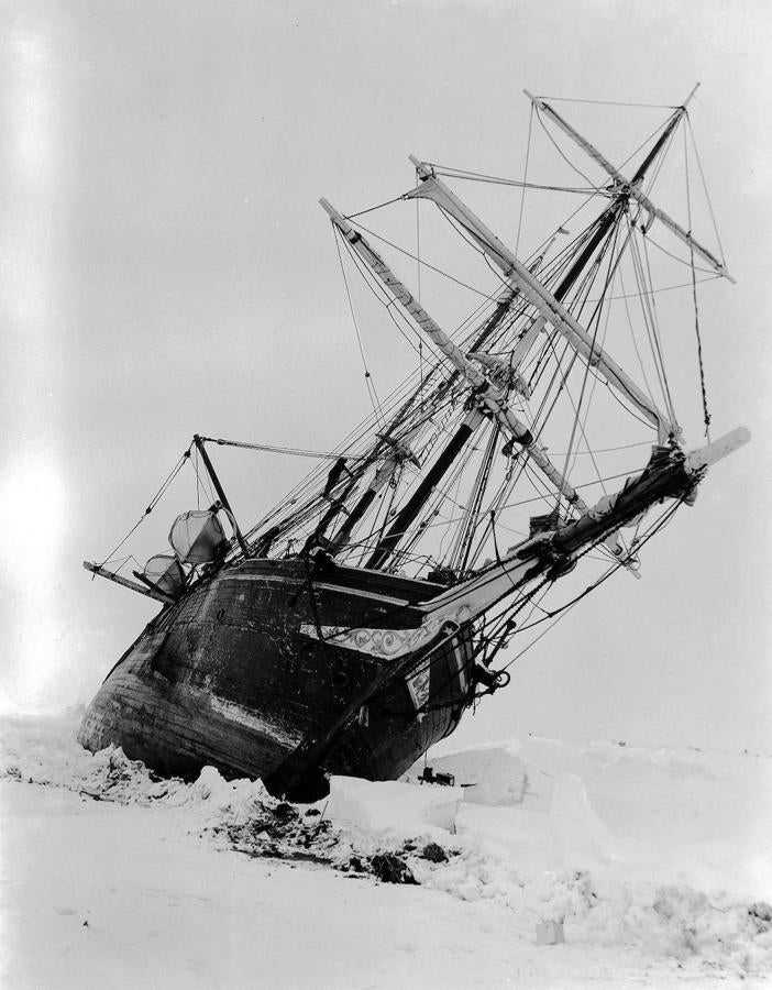 El Endurance, aplastado en el hielo, el 19 de octubre de 1915, después de que el barco quedara atrapado. 