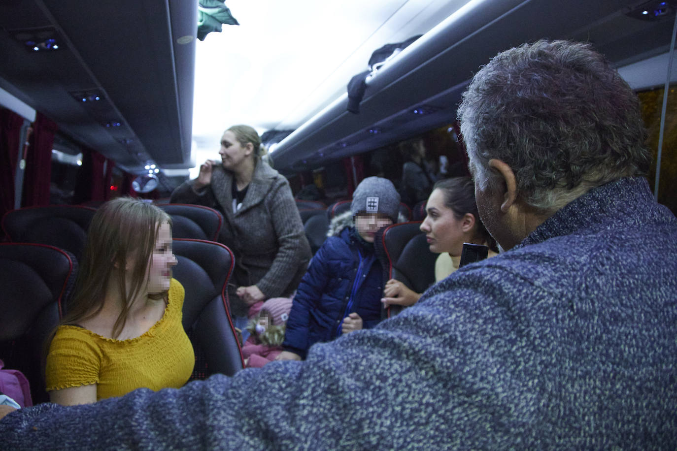 Las conmovedoras imágenes de la llegada de los refugiados ucranianos a Sevilla