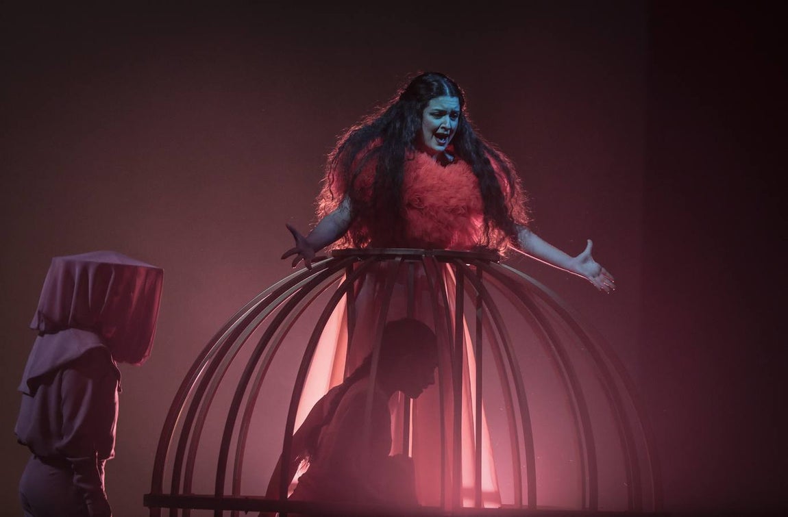 Ensayo general de la ópera 'La mujer tigre', en el teatro Lope de Vega. RAÚL DOBLADO