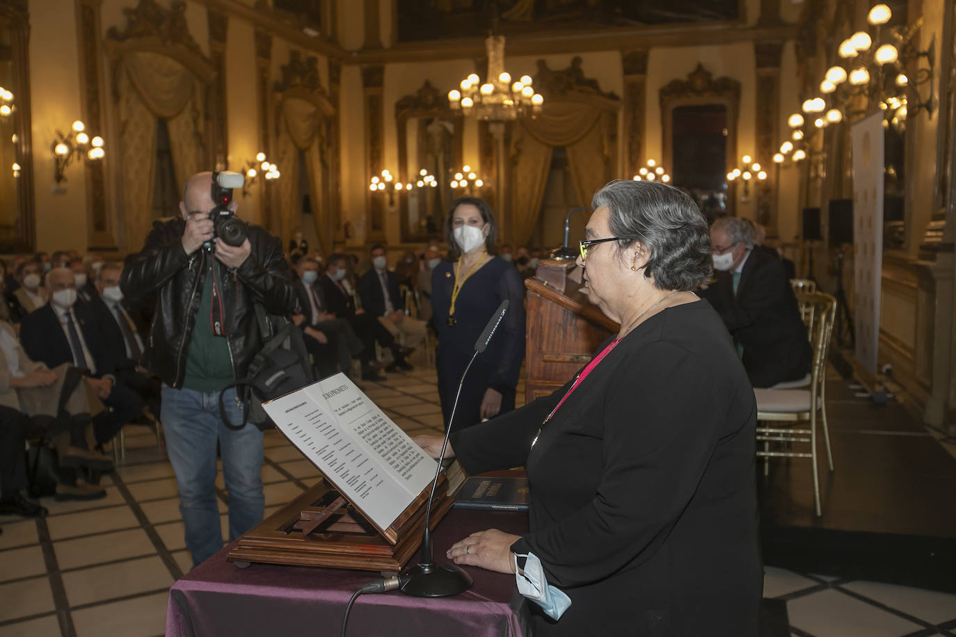 La toma de posesión de la nueva presidenta de los médicos de Córdoba, en imágenes