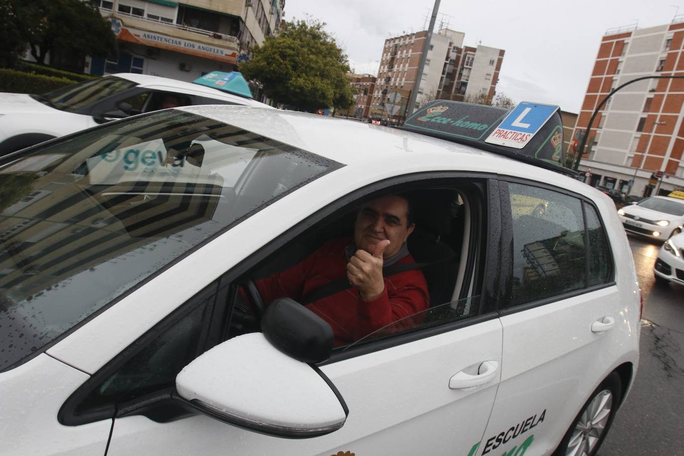 La marcha de protesta de las autoescuelas de Córdoba, en imágenes