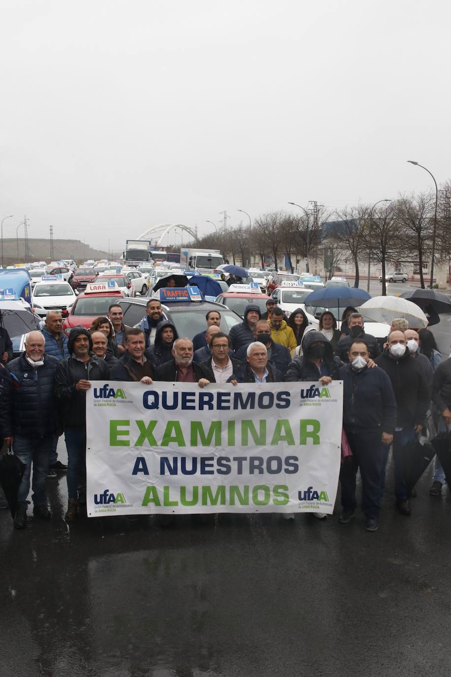 La marcha de protesta de las autoescuelas de Córdoba, en imágenes