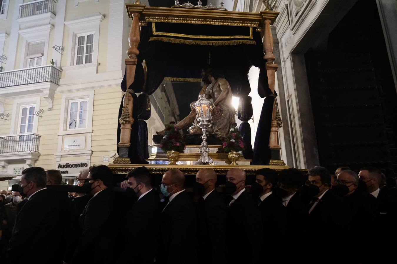 FOTOS: Vía Crucis Extraordinario de Humildad y Paciencia por las calles de Cádiz