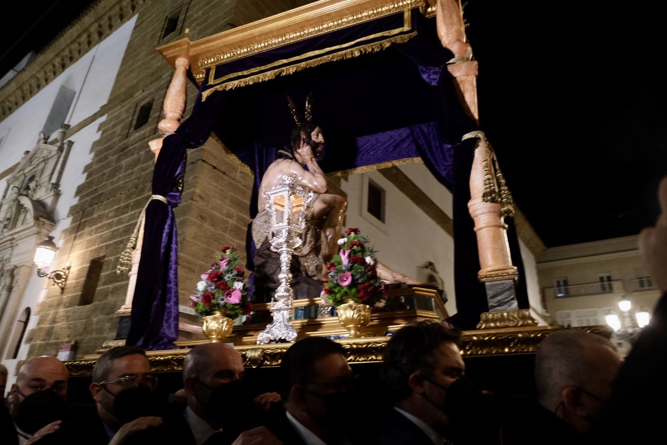 FOTOS: Vía Crucis Extraordinario de Humildad y Paciencia por las calles de Cádiz