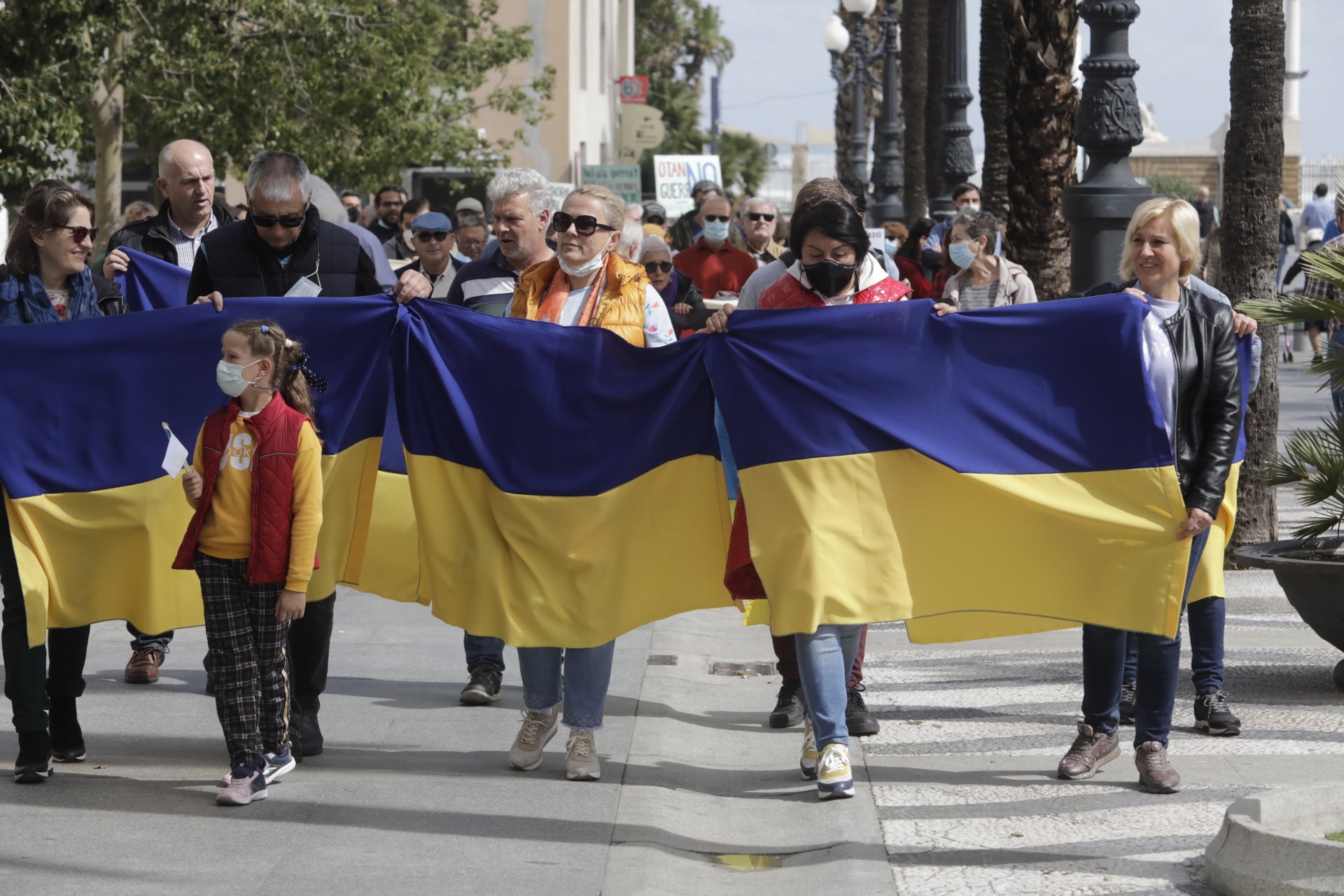 Fotos: Manifestación en Cádiz para apoyar a Ucrania