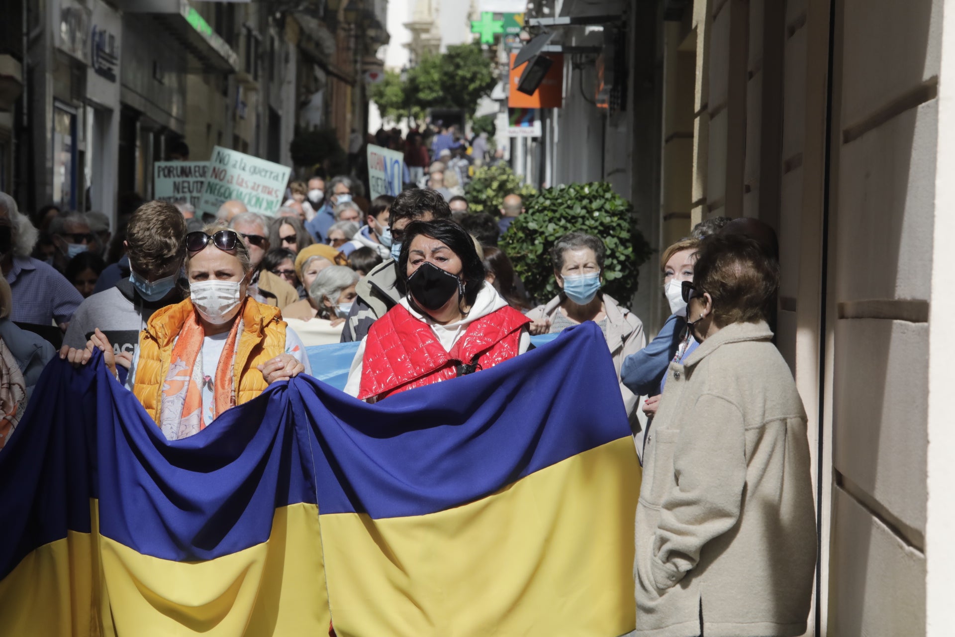 Fotos: Manifestación en Cádiz para apoyar a Ucrania