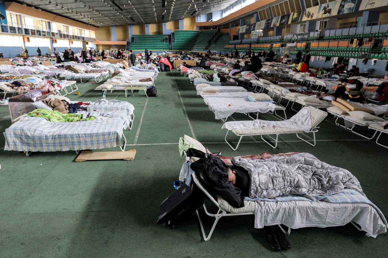 Refugiados ucranianos se alojan en un polideportivo de Chisinau, Moldavia. 