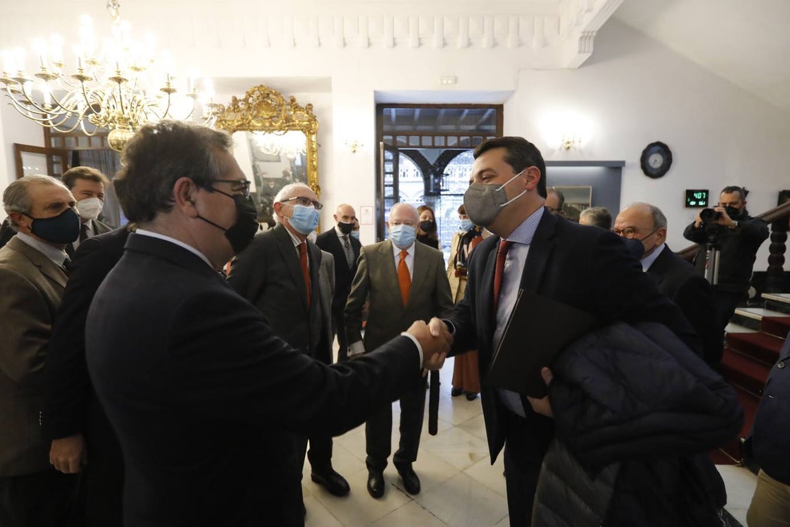La conferencia del alcalde de Córdoba en el Foro Amador Jover, en imágenes