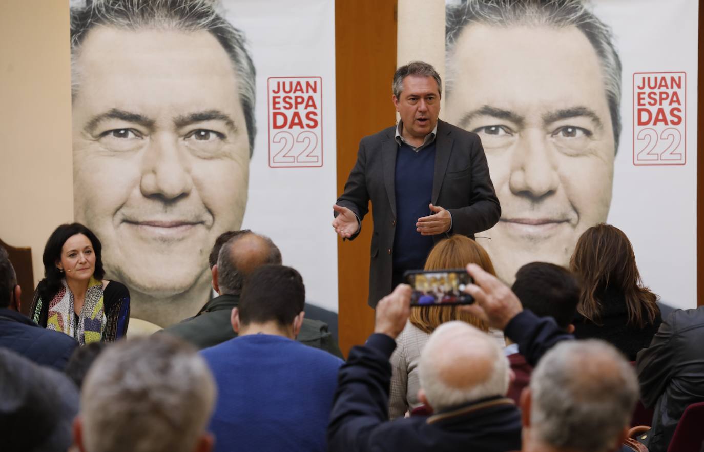 El encuentro de Juan Espadas con militantes del PSOE en Córdoba, en imágenes