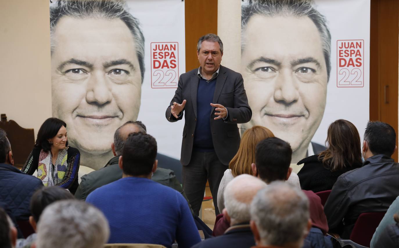 El encuentro de Juan Espadas con militantes del PSOE en Córdoba, en imágenes