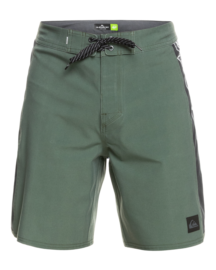 Quicksilver - Regalos para acertar en el Día del Padre. Un bañador es una apuesta segura cuando no se sabe muy bien cómo acertar; y este modelo verde caqui de Quicksilver tiene todos los ingredientes para convertirse en su nuevo favorito. Precio: C.P.V.