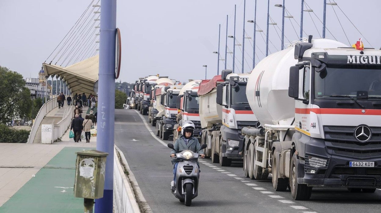 Los paros en el transporte provocan un caos de circulación en Sevilla