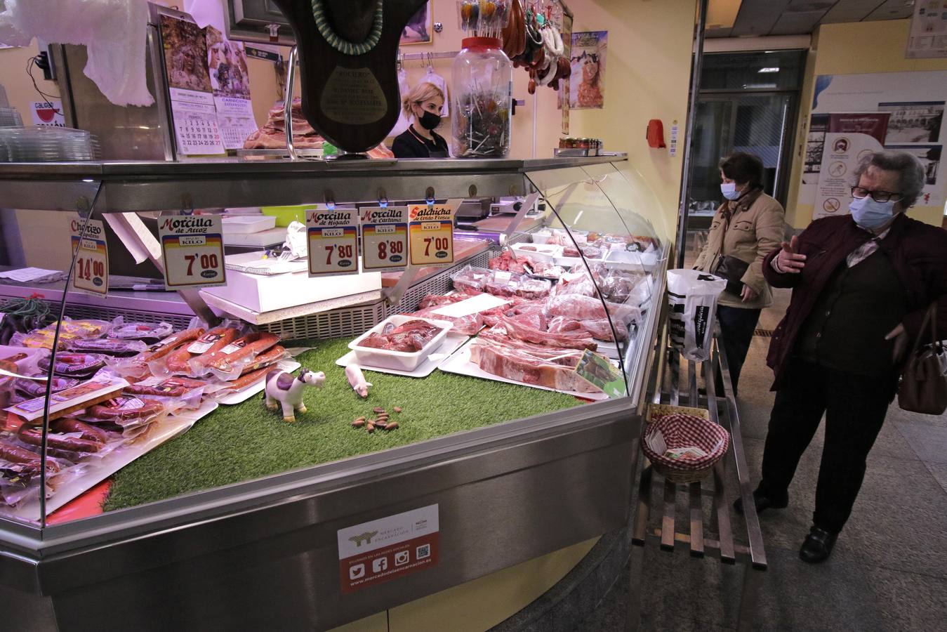 Los mercados de Sevilla se resienten: la carne y el pescado llegan con cuentagotas