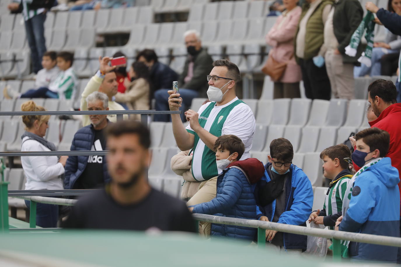 El ambiente en las gradas en el Córdoba CF - San Roque, en imágenes