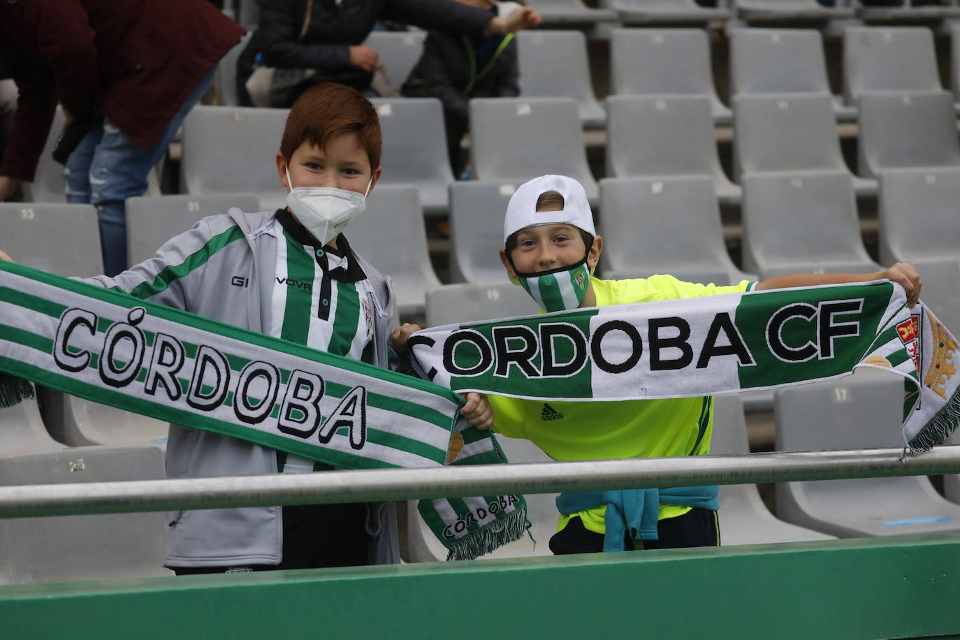 El ambiente en las gradas en el Córdoba CF - San Roque, en imágenes