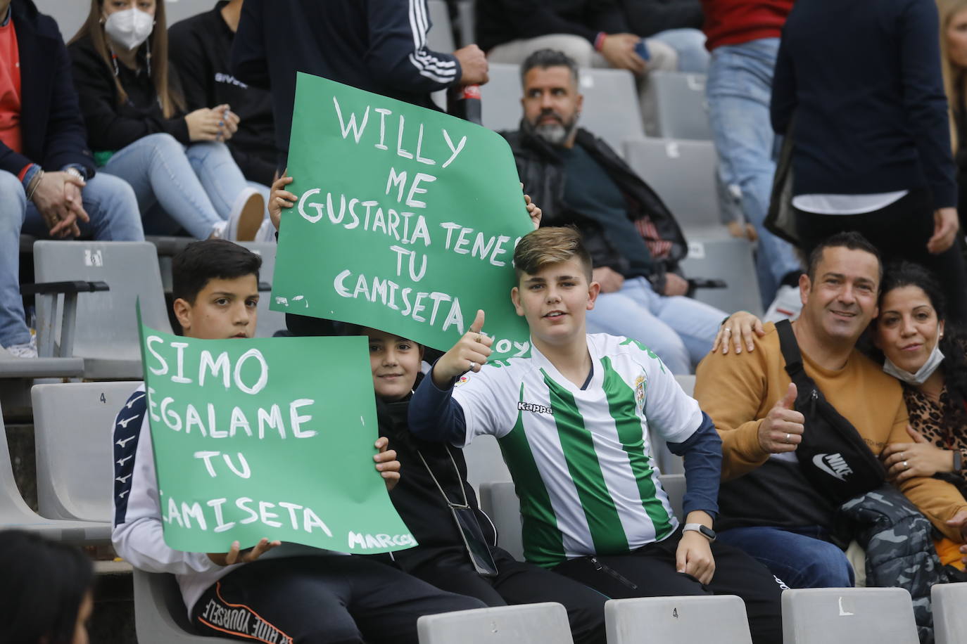 El ambiente en las gradas en el Córdoba CF - San Roque, en imágenes