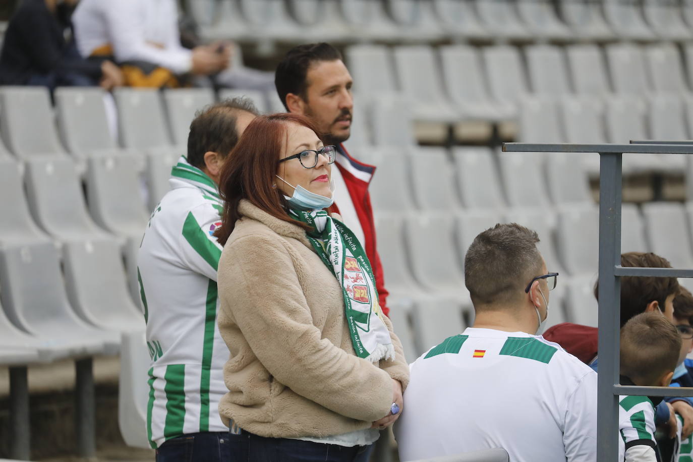 El ambiente en las gradas en el Córdoba CF - San Roque, en imágenes