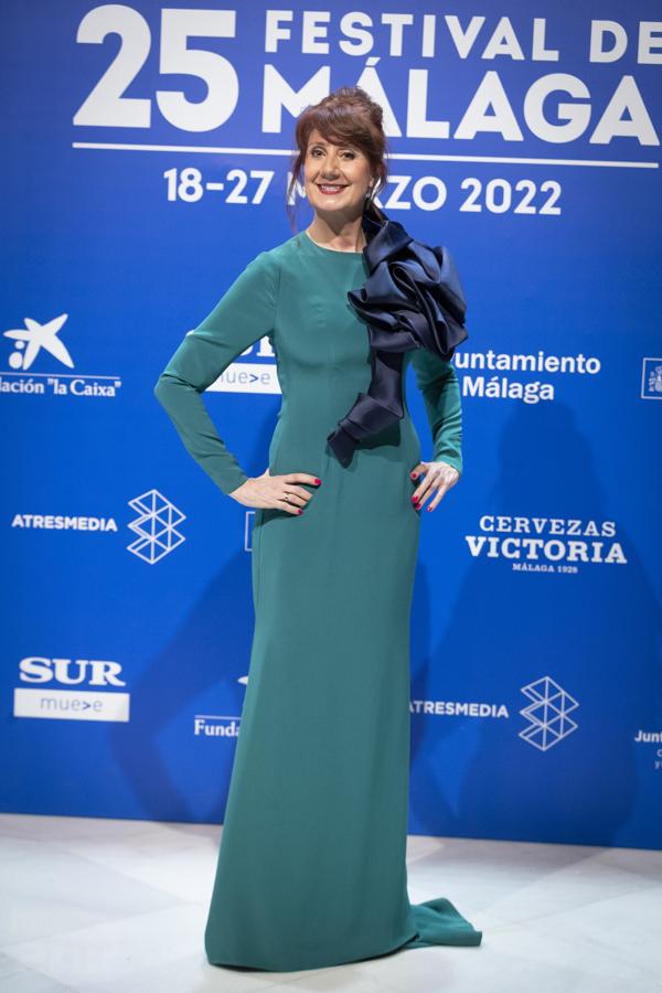 Esperanza Elipe, en el Festival de Málaga 2022. LA actriz se decantó por un favorecedor vestido de manga larga en color verde con detalle sobre un hombro en color negro.