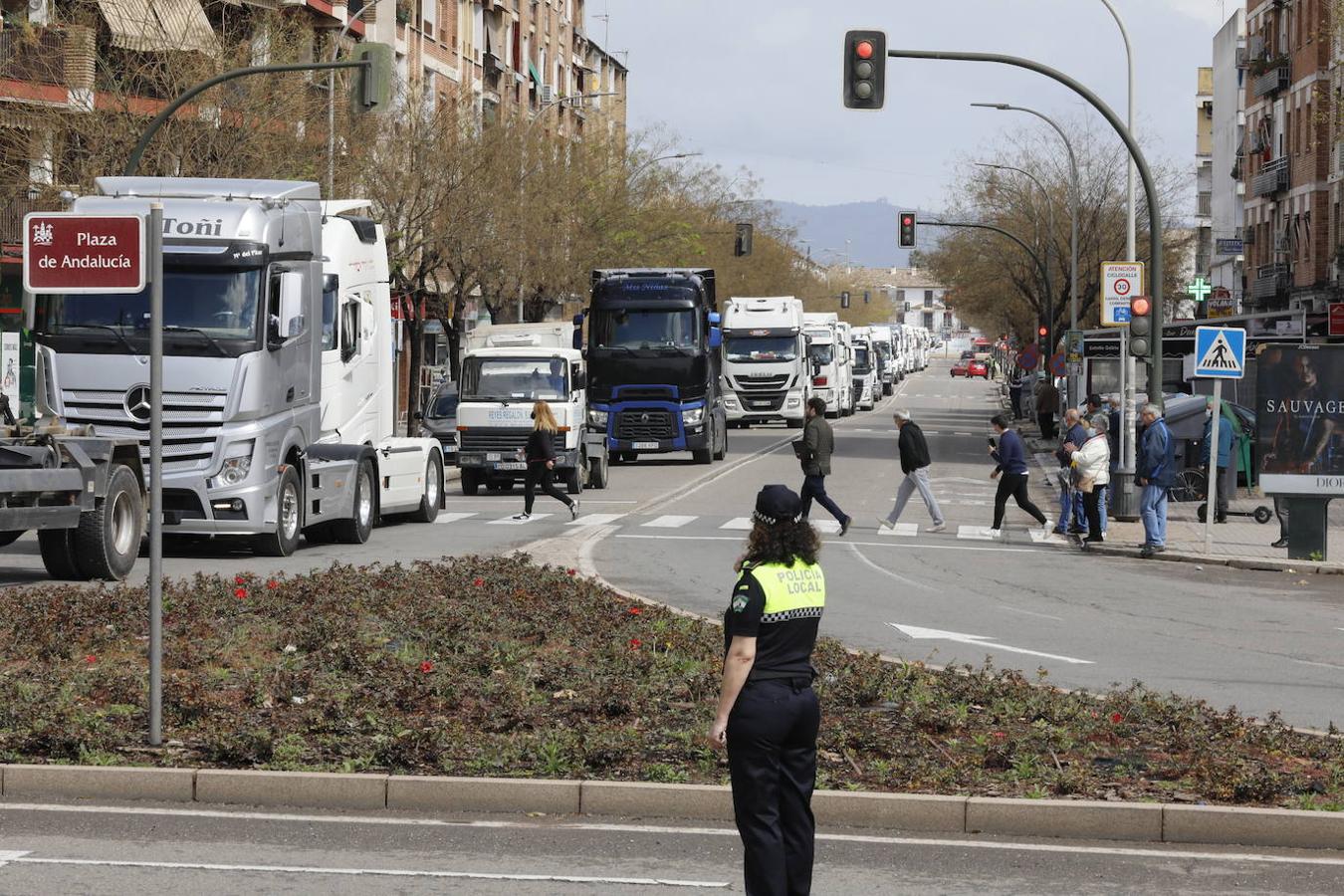 La protesta de los camioneros por el Centro de Córdoba, en imágenes